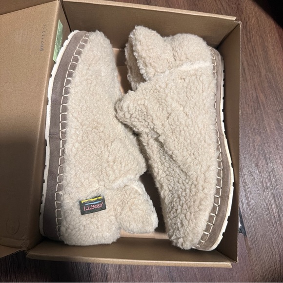 L.L. Bean Shoes - LL Bean Slippers Womens 8 M Cozy Bootie Cream Wool Pull On Comfort Ankle Top